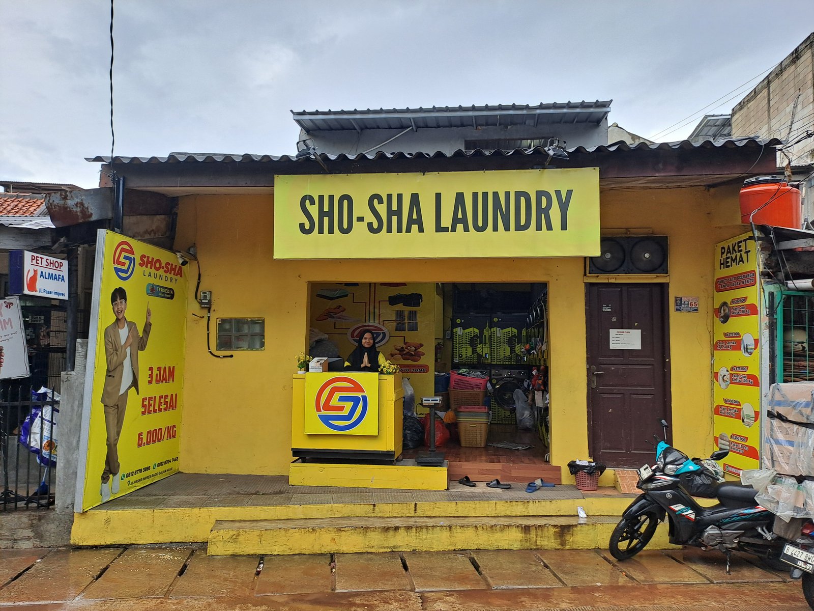 Outlet Radio Dalam Lama